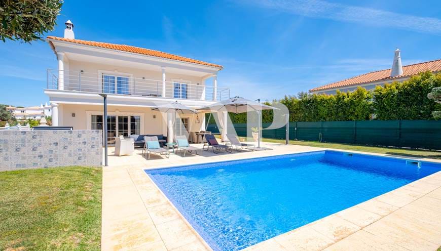 4 bedroom villa with pool in privileged area, Vilamoura 