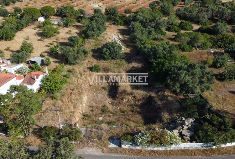 Land with 3280 m2 located in the parish of Santa Barbara de Nexe 3 kms from Loulé