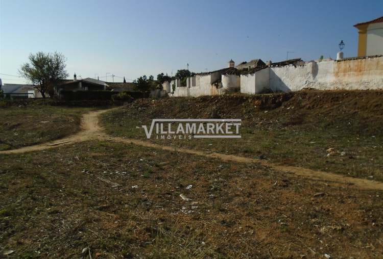 Plot of land with 309 m2 in Pêra