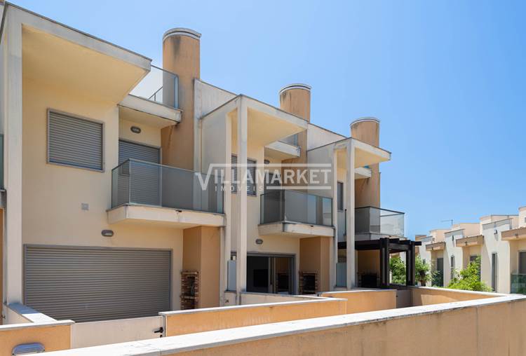 New V2 VILLA in condominium with swimming pool and sea view near Albufeira