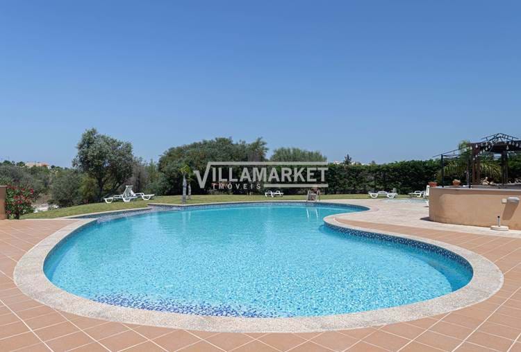 Nuova V2 VILLA in condominio con piscina e vista sul mare vicino ad Albufeira
