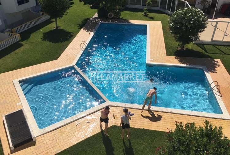 Appartamento con 1 camera da letto con vista sul mare inserito in una comunità recintata con piscina in ALBUFEIRA