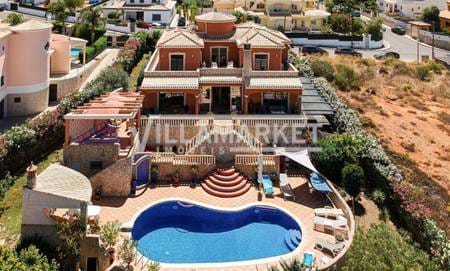 DREAM VILLA V4 with swimming pool situated near Carvoeiro