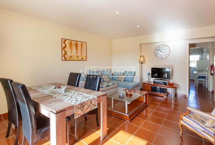 The 2 bedroom apartment for holidays with swimming pools "REFÚGIO DO TOBIAS - AL Nº 113401" is situated 3 kms from Praia da Falésia in ALBUFEIRA.