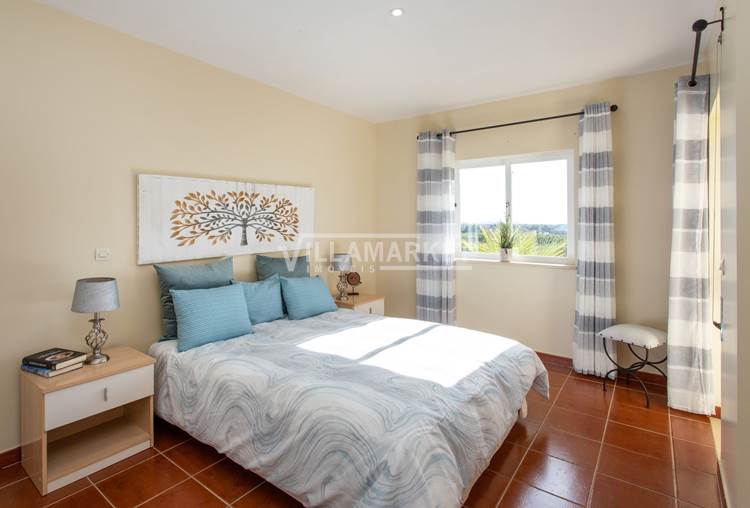 L'appartamento con 2 camere da letto per vacanze con piscina "REFÚGIO DO TOBIAS - AL Nº 113401" si trova a 3 km da Praia da Falésia ad ALBUFEIRA.