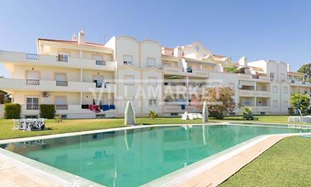 The 2 bedroom holiday apartment with pools "REFÚGIO DO TOBIAS - AL Nº 113401" is situated 3 kms from Falésia Beach in ALBUFEIRA.