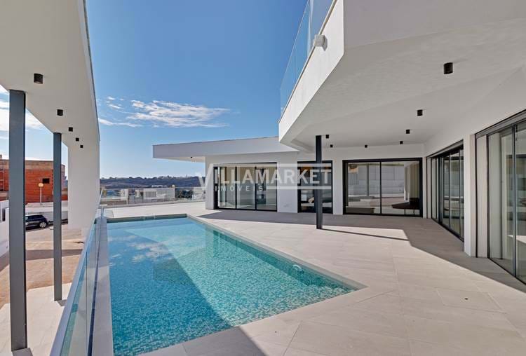 Luxurious contemporary VILLA V4 with heated pool and sea view located in Albufeira Marina