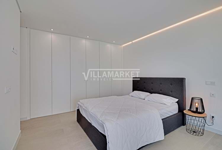 Luxurious contemporary VILLA V4 with heated pool and sea view located in Albufeira Marina