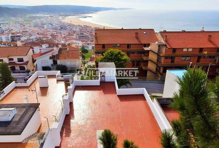 2 + 2 apartment with sea view in Nazaré