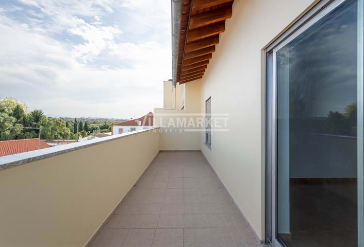 Penthouse of typology T2 new with 26 m2 of terraces in ALGOZ