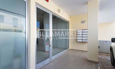 Shop with 71 m2 located in the center of Algoz  