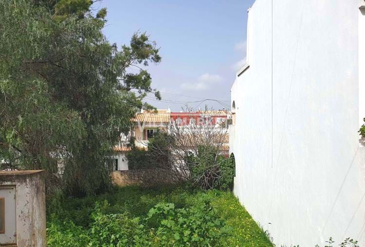 Terreno con 200 m2 per la costruzione di una villa situata a Bemposta, nel comune di Portimão