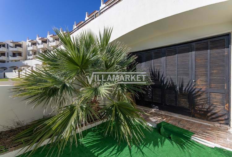 Apartment T0 with terrace and sea view inserted in condominium Albufeira Jardim 1