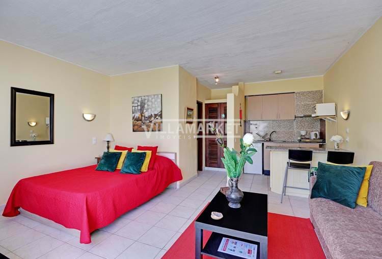 Apartment T0 with terrace and sea view inserted in condominium Albufeira Jardim 1