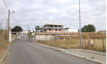 Plot of land with 439m2 for commerce and housing located in Alvito (Beja)