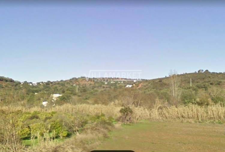 Rustic land with 3200 m2 overlooking the Ombria Resort de Loulé
