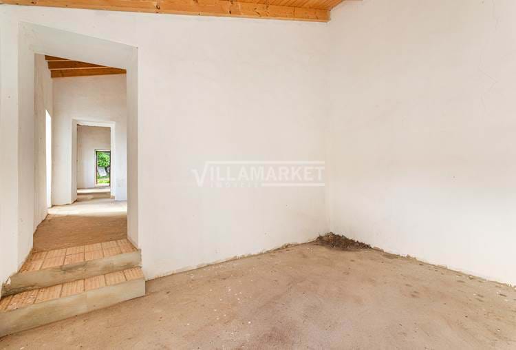 Quintinha V1 +1 rez-de-chaussée avec 97 m2 inséré dans un terrain de 420 m2 situé à Benafim 