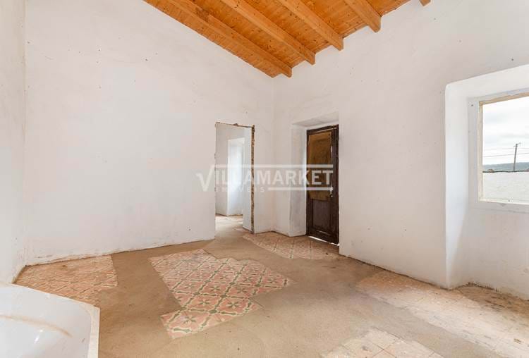 Quintinha V1 +1 ground floor with 97 m2 inserted in a land with 420 m2 located in Benafim 