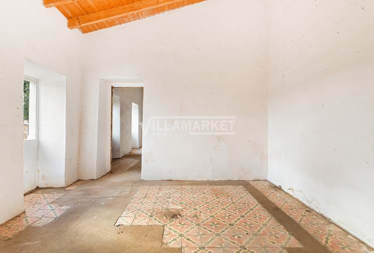 Quintinha V1 +1 rez-de-chaussée avec 97 m2 inséré dans un terrain de 420 m2 situé à Benafim 