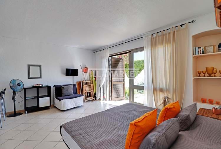 Apartamento T0 com terraço exclusivo no condomínio ALBUFEIRA JARDIM 