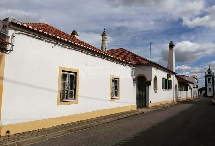 Farm composed of 33 compartments located in Montes Velhos (Beja)