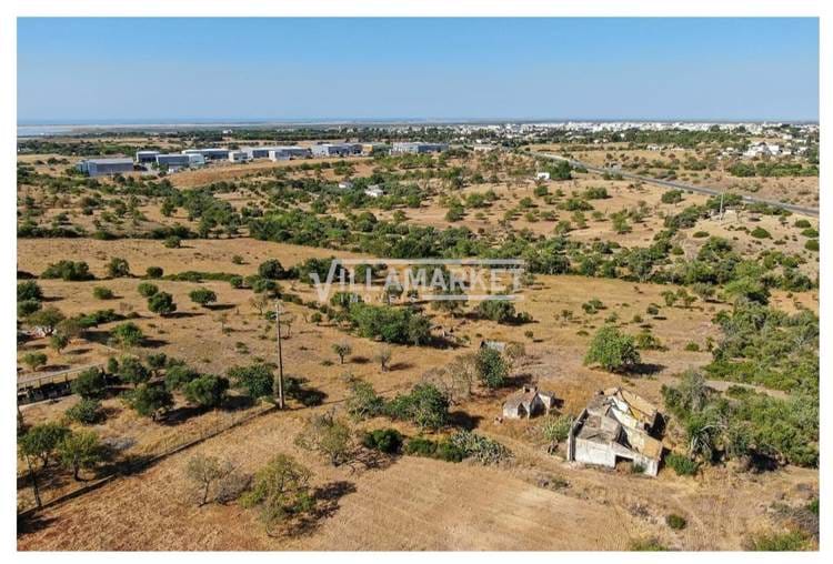 FANTASTIC RUIN WITH 18440 M2 OF LAND LOCATED IN QUELFES, RIA FORMOSA