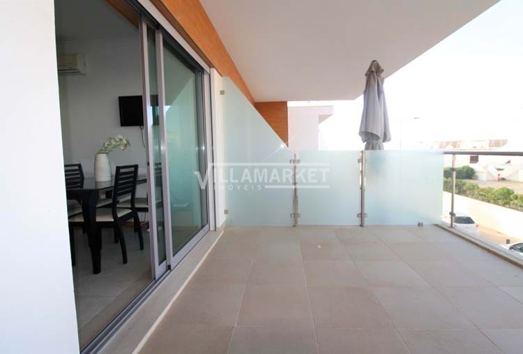 1 bedroom apartment in the first line of Olhos de Agua Beach