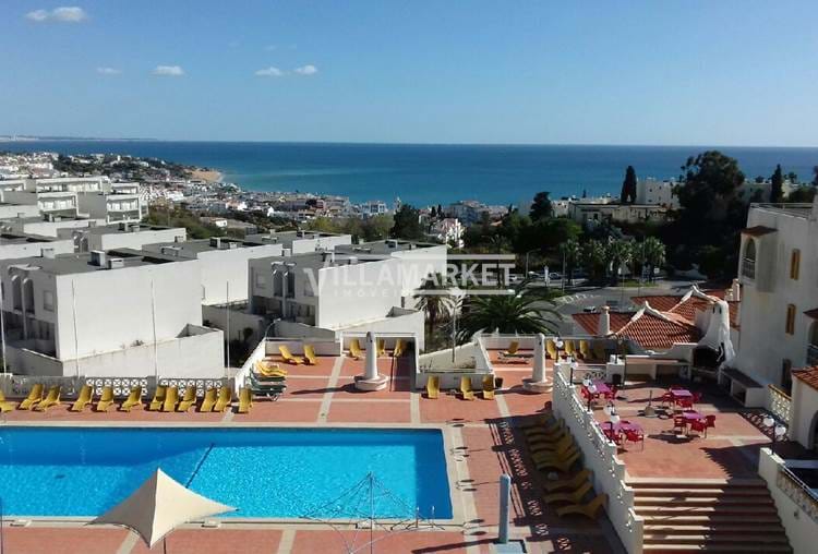 Apartamento T1 com piscina e uma vista deslumbrante sobre o Mar e ALBUFEIRA
