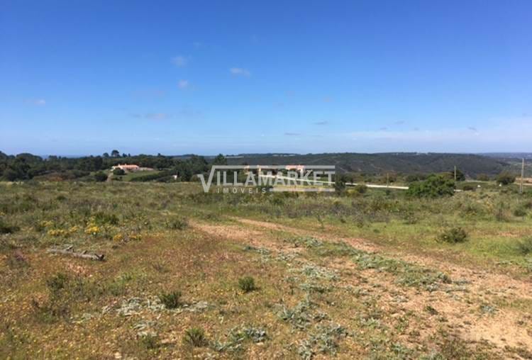 Land with 4 ha composed of ruin of 96m2 with sea view located in ALJEZUR