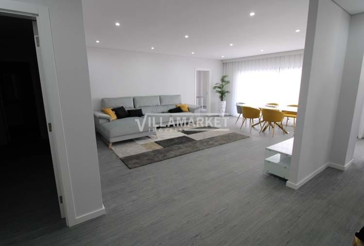 Apartamentos T3 novos inseridos em condomínio com piscina situado em Olhão