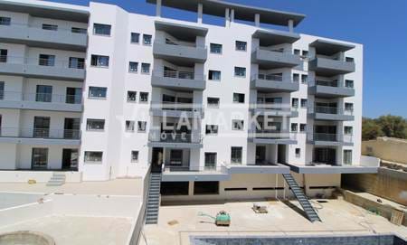 Apartamentos T1 novos inseridos em condomínio com piscina situado em Olhão