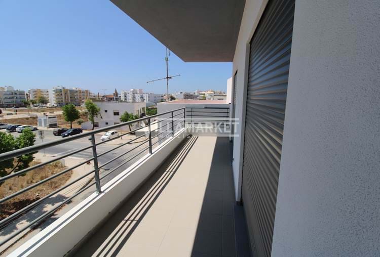 Apartamentos T1 novos inseridos em condomínio com piscina situado em Olhão