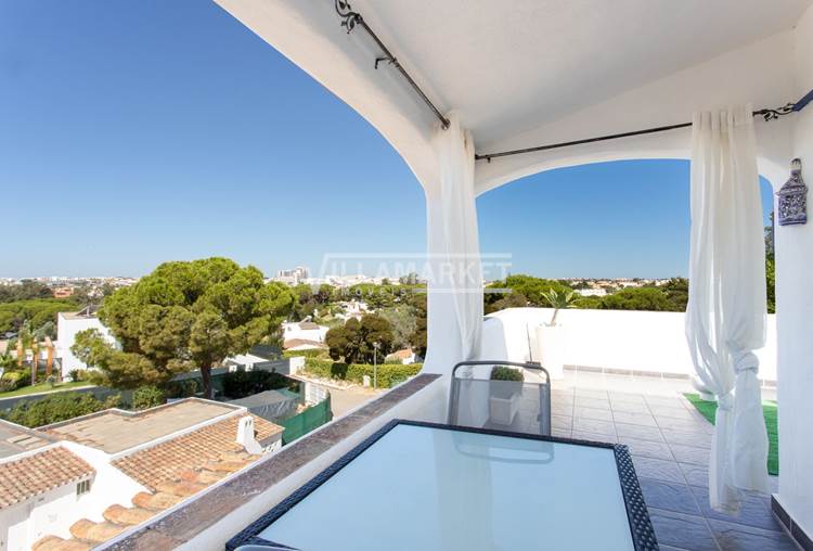 Attico di 1 tipo appartamento con vista sul mare situato nei Giardini Balaia ad Albufeira