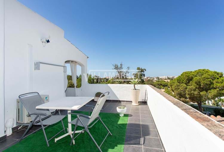 Penthouse 1-type apartment overlooking the sea located in the Balaia Gardens in Albufeira