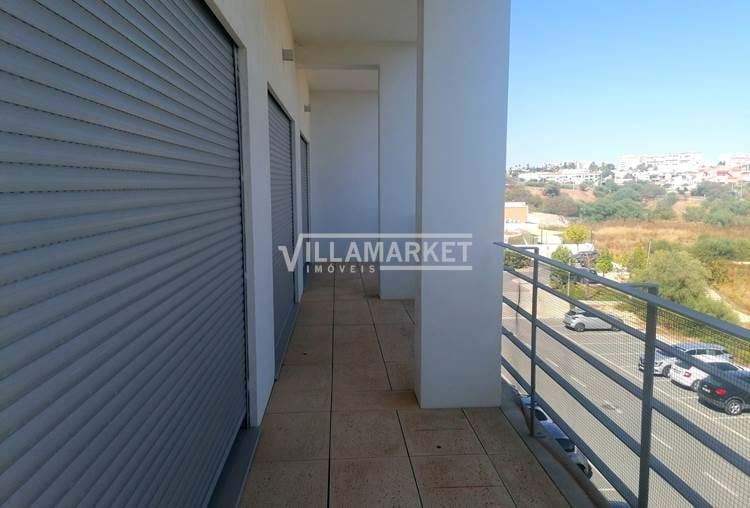 Penthouse Duplex typology T3 inserted in gated community with swimming pool located in ALBUFEIRA 