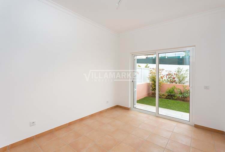 NEW 3 BEDROOM VILLA INSERTED IN THE CONDOMINIUM "ALCANTARILHA GARE" WITH POOLS AND GARDENS
