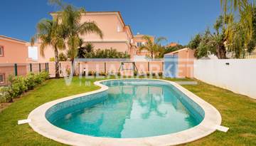 LATEST NEW 3 BEDROOM VILLA INSERTED IN THE CONDOMINIUM "ALCANTARILHA GARE" WITH SWIMMING POOLS AND GARDENS