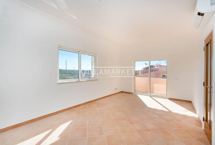 NEW 3 BEDROOM INDEPENDENT VILLA WITH PRIVATE POOL INSERTED IN THE CONDOMINIUM "ALCANTARILHA GARE" 