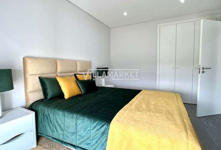 Latest new 4 bedroom apartment in a condominium with swimming pool located in Olhão