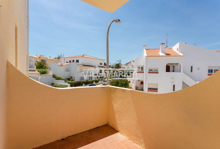 Apartamento T1 com parquemento e arrecadação situado próximo da Praia da Oura em ALBUFEIRA