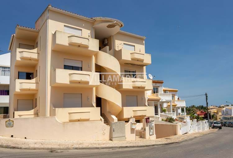 1 bedroom apartment with parking and storage located near Oura Beach in ALBUFEIRA