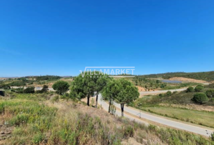 Plot of land with 12192 m2 located next to the Autódromo do Algarve