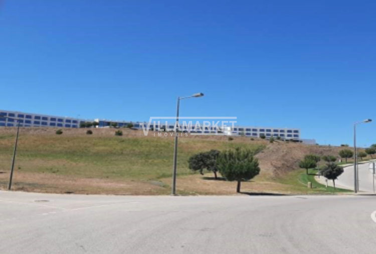 Plot of land with 12192 m2 located next to the Autódromo do Algarve