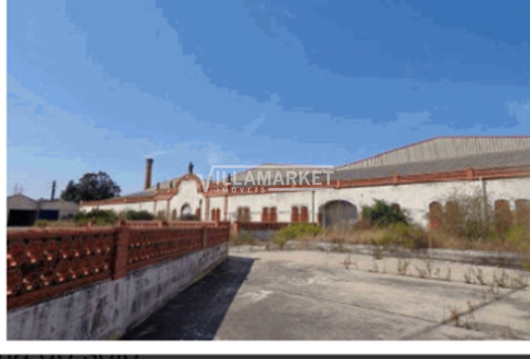 Industrial space with 20800m2 of land located on National 3 in Cartaxo