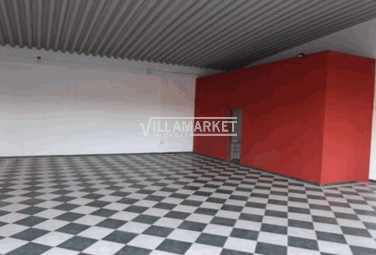 Entrepôt commercial avec 240 m2 inséré dans un terrain de 3320 m2 situé à Constância  