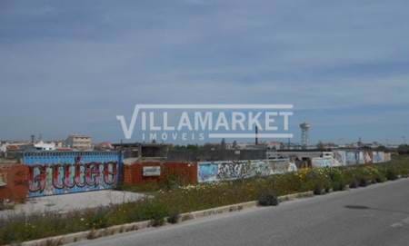 Urban land with 67,567 m² in Montijo, in front of the river.