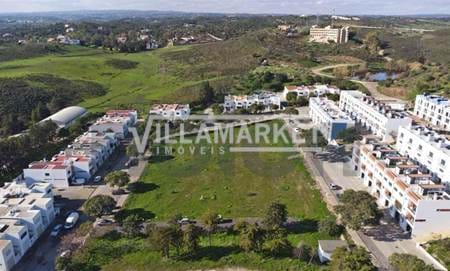 Plot of land with 270 m2 located in Castro Marim