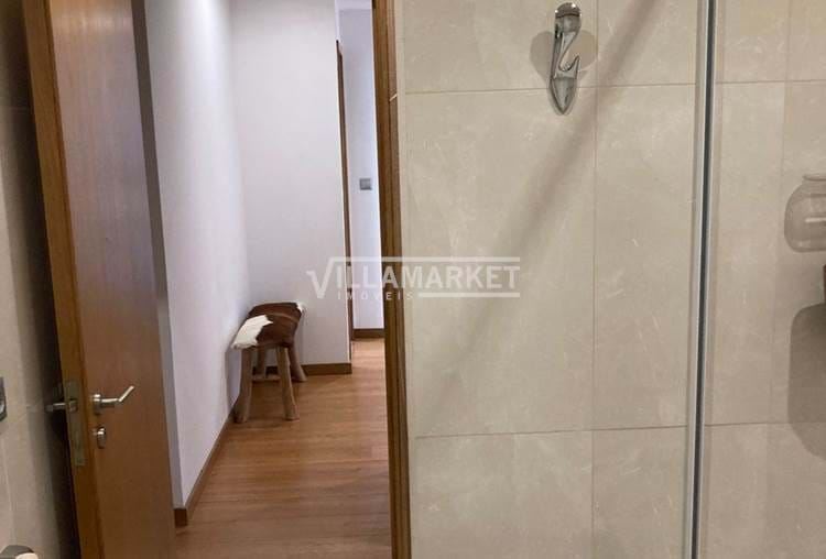 2 bedroom apartment with parking space located near the center of Ermesinde