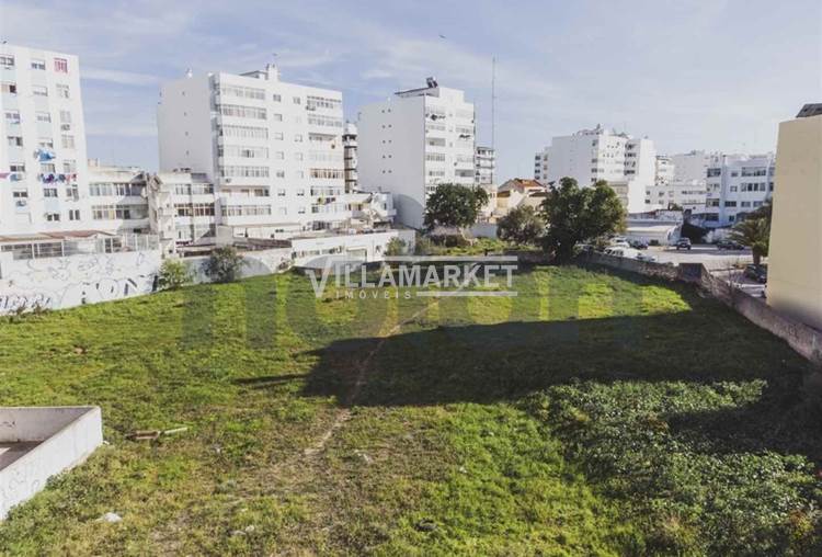 Terrain urbain de 6430 m2 situé à Olhão dans le district de Faro. 