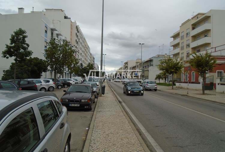 Terreno urbano con 6430 m2 situato a Olhão nel distretto di Faro. 